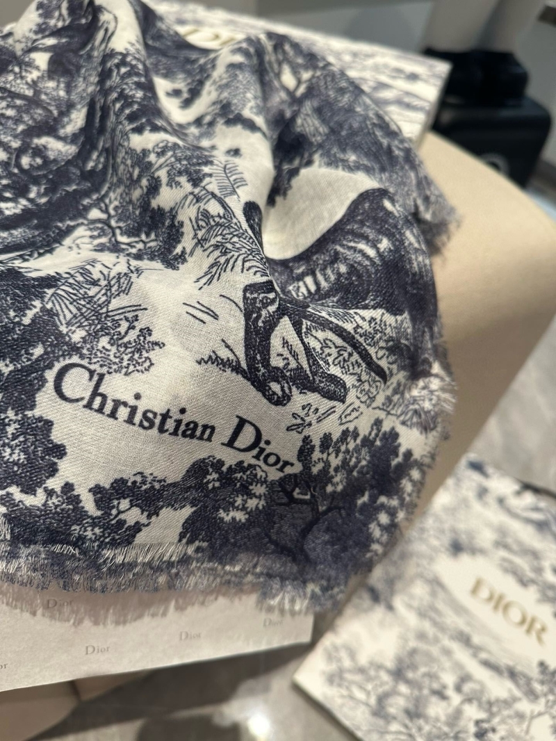 CHRISTIAN DIOR